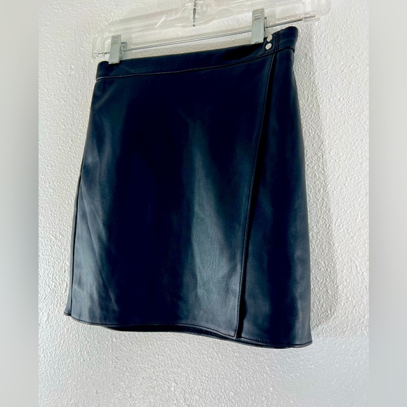 Decree black pleather mini wrap skirt 1 - Picture 2 of 8